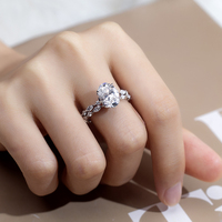 Bague de fiançailles en or blanc massif 18 carats avec moissanite taille ovale, personnalisée et sur mesure, par Messi Jewelry
