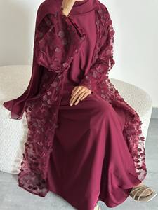 Set Abaya Elegante e Modesto con Vestito Interno e Mantella Esterna Floreale Trasparente per Donne Musulmane, Moda Islamica - Product Image 6