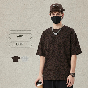 T-shirt <span class=keywords><strong>Crop</strong></span> <span class=keywords><strong>Top</strong></span> da Uomo con Stampa Leopardata, Eco-Friendly, Vestibilità Boxy, in Tessuto Lavorato a Maglia da 240 Grammi, Casual, Stile Hip Hop, Stampa Serigrafica - Product Image 2