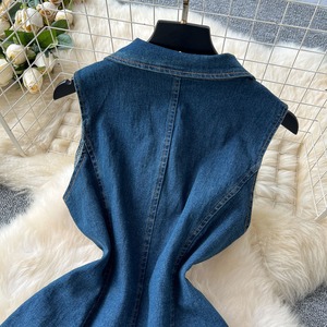 Ensemble tailleur jupe en jean plissée taille haute coupe trapèze pour femme avec chemise sans manches boutonnée – Qualité garantie - Product Image 5