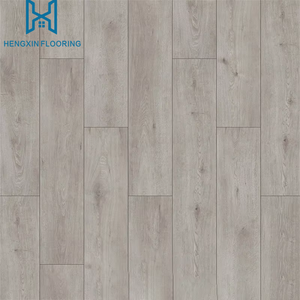 Suelo <span class=keywords><strong>de</strong></span> <span class=keywords><strong>parquet</strong></span> laminado <span class=keywords><strong>de</strong></span> madera <span class=keywords><strong>de</strong></span> roble <span class=keywords><strong>de</strong></span> diseño moderno 10mm <span class=keywords><strong>de</strong></span> espesor AC4 Tipo <span class=keywords><strong>de</strong></span> instalación <span class=keywords><strong>de</strong></span> clic resistente al desgaste Precio - Product Image 2