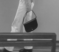 Tas Pinggang Wanita Kulit Asli Gaya Vintage Kapasitas Besar Penutup Kancing Selempang Mode Musim Panas