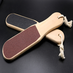 Commercio all'ingrosso doppio lato carta vetrata in legno raspa <span class=keywords><strong>per</strong></span> piedi strumento di rimozione <span class=keywords><strong>calli</strong></span> <span class=keywords><strong>per</strong></span> Pedicure professionale cura del piede rimozione callo - Product Image 2