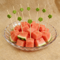 Brochettes jetables en bambou écologiques de qualité supérieure avec long manche pour la décoration de fruits, de barbecue, de poulet, de tasses de thé au lait et de sandwichs