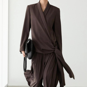 Chemisier élégant marron chocolat pour femme, col châle, taille nouée, drapé, style chic décontracté, idéal pour le bureau et les soirées romantiques - Product Image 1