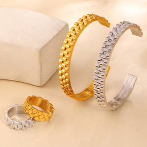 Conjunto de joyería para mujer: pulsera de reloj tipo brazalete abierto, chapado en oro de 18k, acero inoxidable que no se deslustra, anillo tejido y aretes. - Product Image 2