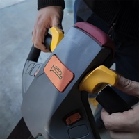 Transpalette électrique avec précision et haute efficacité rend les opérations d'entreposage plus faciles.