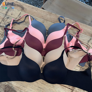 Sujetador inalámbrico SUHE para mujer, sin costuras, con relleno, copas moldeadas, tirantes ajustables, cómodo para el día a día, suave, tipo camiseta, sin aros. - Product Image 3