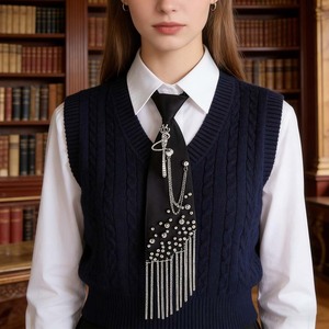 Corbata de satén negra con diseño de corona, espada, cadena y borlas de perlas, no es necesario atar. - Product Image 3