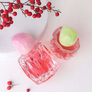 Flacon <span class=keywords><strong>de</strong></span> <span class=keywords><strong>parfum</strong></span> en verre rond transparent <span class=keywords><strong>de</strong></span> 50 ml avec embout vaporisateur à sertir <span class=keywords><strong>de</strong></span> 15 mm et capuchon en résine rose-vert, motif gaufré fantaisie - Product Image 3