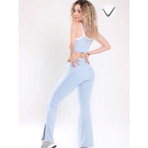 Conjunto de Yoga Vetega Azul Bicolor Sólido, Top Corto de Cintura Elástica, Leggings de Talle Alto, Almohadillas Extraíbles, Ribete en Contraste, Ajuste Sin Costuras - Product Image 5