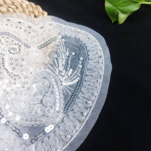 Benutzer definierte Großhandel weiß gestickte aufgenähte Spitze Chenille Patches mit Pailletten Perlen <span class=keywords><strong>Patch</strong></span> <span class=keywords><strong>Feminist</strong></span> für Frau Kleidung Brautkleid - Product Image 3