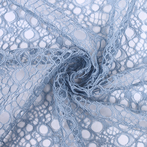 Jupe habillée en polyester de 150 cm de large pour femmes en rouge et <span class=keywords><strong>noir</strong></span> coloré grand trou tricot <span class=keywords><strong>maille</strong></span> filet dentelle tissu non extensible pour les filles - Product Image 3