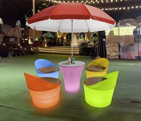 Ensemble de table et de chaises de salle à manger d'extérieur en plastique léger, durable et imperméable, pour café et restaurant