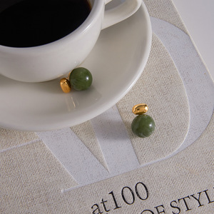 Boucles d'oreilles pendantes en jade plaqué or pour femmes, bijoux classiques à clous, boucles d'oreilles pendantes tendance - Product Image 3