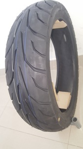 PNEU DE MOTO POUR AUTOROUTE 110/70-17 Pneu de moto sans chambre à air pour conditions routières mixtes Durable Longue durée - Product Image 3