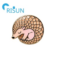 Grosir Pin hewan aneh kartun trenggiling bros kustom logam landak Hydrangea trengolin Pin bros Enamel lencana