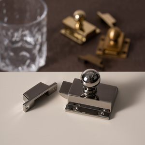 DOOROOM H59 实心黄铜 PVD 金色饰面橱柜门锁，适用于浴室梳妆台柜 45x45mm - Product Image 2
