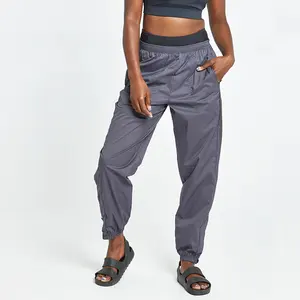 Pantaloni da donna con giacca a vento in vita elastica per allenamento sportivo Outdoor personalizzati OEM