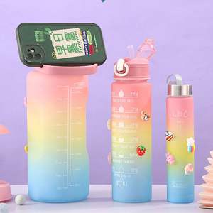 Meilleures ventes 2026, Ensemble de 3 bouteilles de 500 ml, 700 ml et 2000 ml, Bouteille d'eau en plastique motivante avec logo personnalisé - Product Image 2