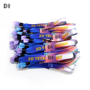 Vòng Tay RFID Bằng Nhựa Thoải Mái Một Lần Sử Dụng 13.56MHz NFC PVC RFID Dây Đeo Cổ Tay Vải