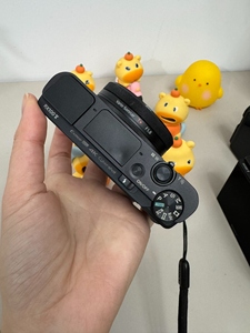 Appareil photo d'occasion Sony DSC-RX100 M5 avec objectif 20,1MP, vidéo 4K, appareil photo pour la photographie de rue - Product Image 3