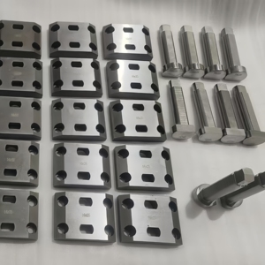 Petite machine de découpe de poinçonnage automatique Ch70 Square Die Iron Press Brake Punch Die Tool Services d'usinage - Product Image 5