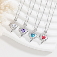 Vente en gros de colliers romantiques pour la Saint-Valentin en cuivre plaqué argent avec pendentif en forme de cœur coloré en zircon strass