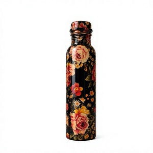 Bouteille d'eau isotherme en cuivre à motif floral pour la randonnée en extérieur, avec corps noir et motif de roses - Product Image 1
