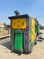 Grande balayeuse autoportée avec bac à déchets de 240 L pour le nettoyage des routes municipales, des parcs logistiques, des aéroports et des usines
