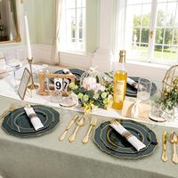 Ensemble de vaisselle jetable vert et or pour 50 invités, comprenant 100 assiettes, 50 serviettes pré-roulées avec couverts et 50 gobelets