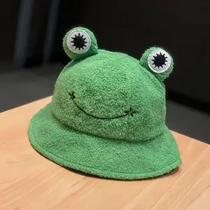 Peluş kurbağa şapka sevimli yeşil Packable kova şapka kış sıcak tutmak komik hayvan şapka yetişkinler için