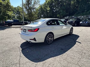 2021 Serie 3 330i XDrive Sedán 4 Puertas con Volante a la Izquierda, Asientos de Cuero, Faros LED, Cámara Trasera, Techo Solar, Pantalla Táctil, Usado - Product Image 6