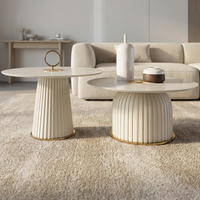 Table basse moderne en pierre frittée (bord biseauté) avec structure en fer et cuir, acier inoxydable plaqué or, mobilier de salon