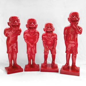 Escultura de Resina Roja con una Cara Sonriente, que Presenta un Interesante, Encantador, Abstracto y Reconfortante Modelo del Cuerpo Humano - Product Image 3