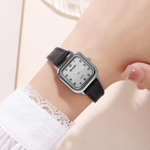 Montre pour femme à quartz, cadran texturé 25 mm, bracelet en cuir, étanche, avec design sportif minimaliste et élégant, personnalisable OEM/ODM - Product Image 4