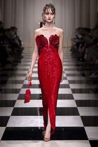 ชุดราตรีสีแดงสำหรับผู้หญิง รุ่น A8489 ราคาขายส่ง แบบไม่มีแขน ประดับเลื่อม เหมาะสำหรับงานพรอมหรืองานเลี้ยงตอนเย็น - Product Image 3