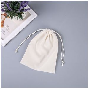 Sacs en velours doux avec logo personnalisé, pochette à cordon avec pompon, pochette à bijoux, sacs cadeaux en daim - Product Image 3