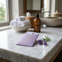 Porte-cartes de luxe lavande avec logo monogramme en feuille d'or rose pour cartes de chambre d'hôtel de luxe et d'hôtesse familiale