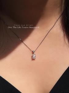 จี้เพชรโมอิสซาไนต์ทรงกลม 1.06 กะรัต ประดับด้วยแพลตตินั่ม PT900 สุดหรู |   จี้เพชรโมอิสซาไนต์ทรงกลมเจียระไนแบบบริลเลียนท์ ความใสระดับ VVS - Product Image 3