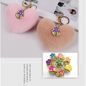 ของขวัญโปรโมชั่นปี 2020 พวงกุญแจขนปุยรูปหัวใจน่ารัก นุ่มนิ่ม ขนกระต่าย - Product Image 5