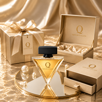 Flacon de parfum en verre triangulaire personnalisé de 50 ml avec couvercle noir pour l'emballage de parfums