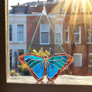 Morpho-Schmetterling Buntglas-Suncatcher Maßgefertigte Art-Déco-Wandkunst Deko Jubiläumsgeschenk Kristalldeko - Product Image 1