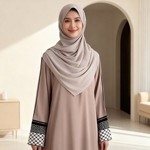 ชุดอาบายะห์สีพื้นแบบต่อผ้าทันสมัย ผลิตจากผ้าคุณภาพสูง สำหรับสตรีชาวมุสลิม ดีไซน์ใหม่ สวมใส่สบายๆ ในชีวิตประจำวัน เรียบร้อย - Product Image 3