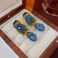 Boucles d'oreilles clous en alliage pour femme, style cour médiévale, fleur incrustée de diamants, luxueuses et polyvalentes