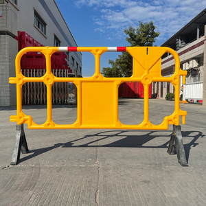 Barrera de Tráfico de Plástico HDPE de 1600*1000 mm Moldeada por Soplado, Barrera de Seguridad Temporal para Control de Multitudes - Product Image 1