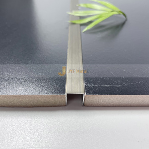 Perfil en U de Acero Inoxidable con Acabado PVD Color EX401 para Bordes de Azulejos, Paredes y Pisos, Acabado Espejo Cepillado, Decorativo - Product Image 3