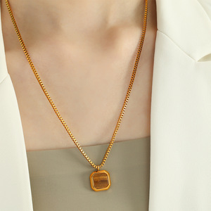 Collier Pendentif Carré Géométrique en Acier Inoxydable avec Lapis Lazuli, Œil de Tigre et Agate Noire Sertie en Bezel – Bijou Tendance - Product Image 4