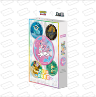 Lot de collection d'accessoires de jeu de cartes à collectionner sur le thème des monstres de dessins animés, série boîte cadeau, comprenant pièces de monnaie, badges et pendentifs à paillettes liquides