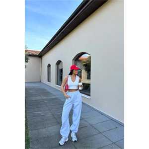 Pantalones Deportivos Básicos Grises para Mujer - Product Image 5